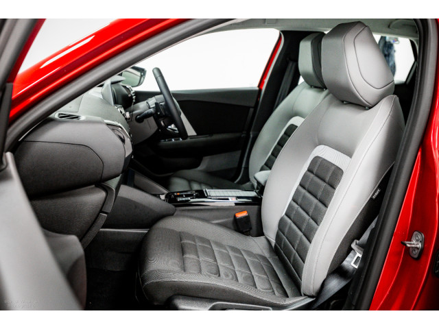 Image for 2025 Citroen C4 X PLUS Hybrid Auto 145HP
