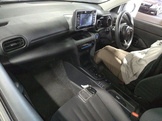 Image for 2022 Toyota Yaris Cross 1.5 HYBRID AUTOMATIC - CRUISE CONTROL - PUSH BUTTON START/STOP - REAR CAMERA/PARKING RADAR