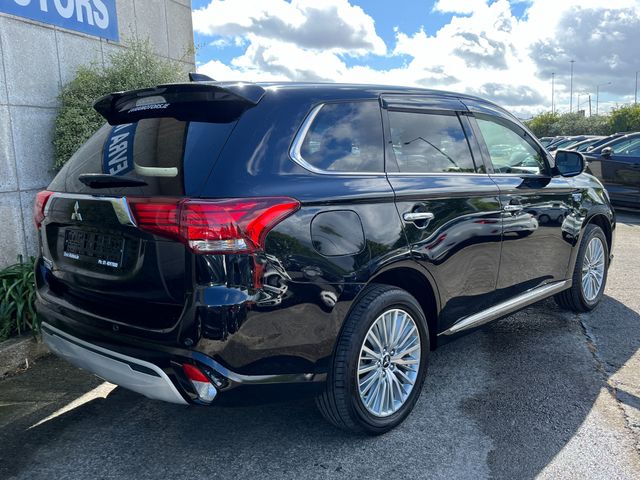 Image for 2019 Mitsubishi Outlander PHEV G PLUS 2.4 PETROL HYBRID AUTOMATIC //HIGH SPEC//LOW MILES//HALF LEATHER HEATED SEATS//POWER TAILGATE//ADAPTIVE CRUISE CONTROL//KEYLESS ENTRY//HEATED STEERING WHEEL//