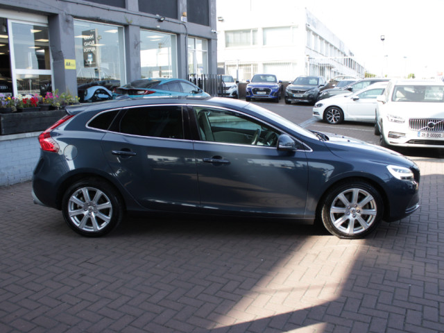Image for 2018 Volvo V40 D4 INSCRIPTION 5DR HATCHBACK AUTOMATIC // WITH 137, 000 KM'S // BUY WITH CONFIDENCE AA AND SIMI APPROVED DEALER 2026 // FINANCE ARRANGED // ALL TRADE INS WELCOME //