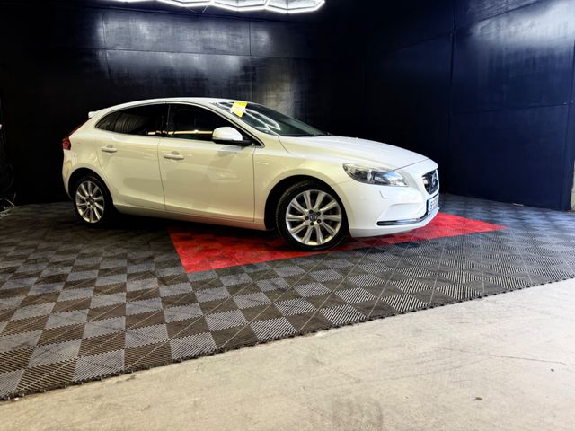 Image for 2015 Volvo V40 Auto 