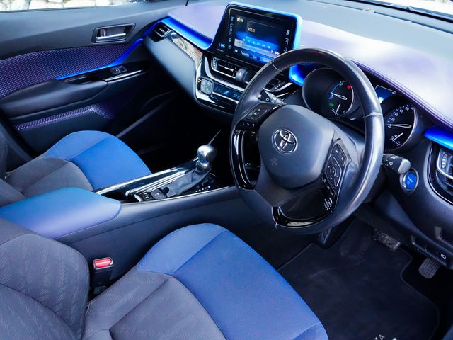 Image for 2017 Toyota C-HR Hybrid Luna Sport 4DR Auto