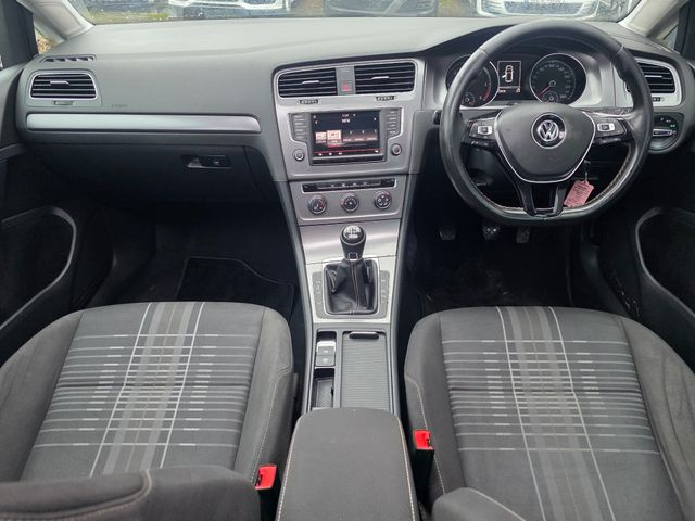 Image for 2016 Volkswagen Golf 1.6 TDI LOUNGE // PANORAMIC ROOF // SAT NAV // REVERSE CAMERA