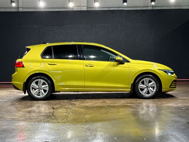 Image for 2022 Volkswagen Golf AUTOMATIC 1.0L eTSI - REVERSE CAMERA - CRUISE CONTROL - LANE KEEP ASSIST - ALLOY WHEELS