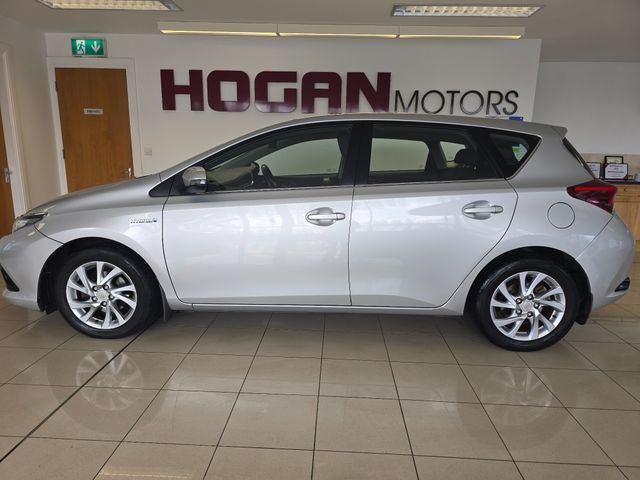 Image for 2016 Toyota Auris Hybrid Luna Automatic