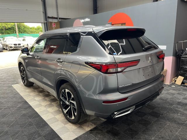 Image for 2022 Mitsubishi Outlander 2022 MITSUBISHI OUTLANDER PHEV P 2.4 AUTOMATIC / CRUISE CONTROL / PARKING CAMERA / ELECTRIC MEMORY & HEATED SEATS / PADDLE SHIFTERS / 7 SEAT OPTION AND MORE