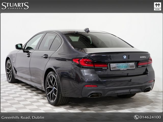 Image for 2022 BMW 5 Series 530 E G30 M SPORT 4DR AUTO*SOPHISTO GREY WITH BLACK LEATHER & COMFORT PACK, HEATED ELECTRIC MEMORY LEATHER COMFORT SEATS, ELECTRIC STEERING COLUMN, POWER CLOSING BOOT, 19" DIAMOND CUT ALLOYS, KEYLES