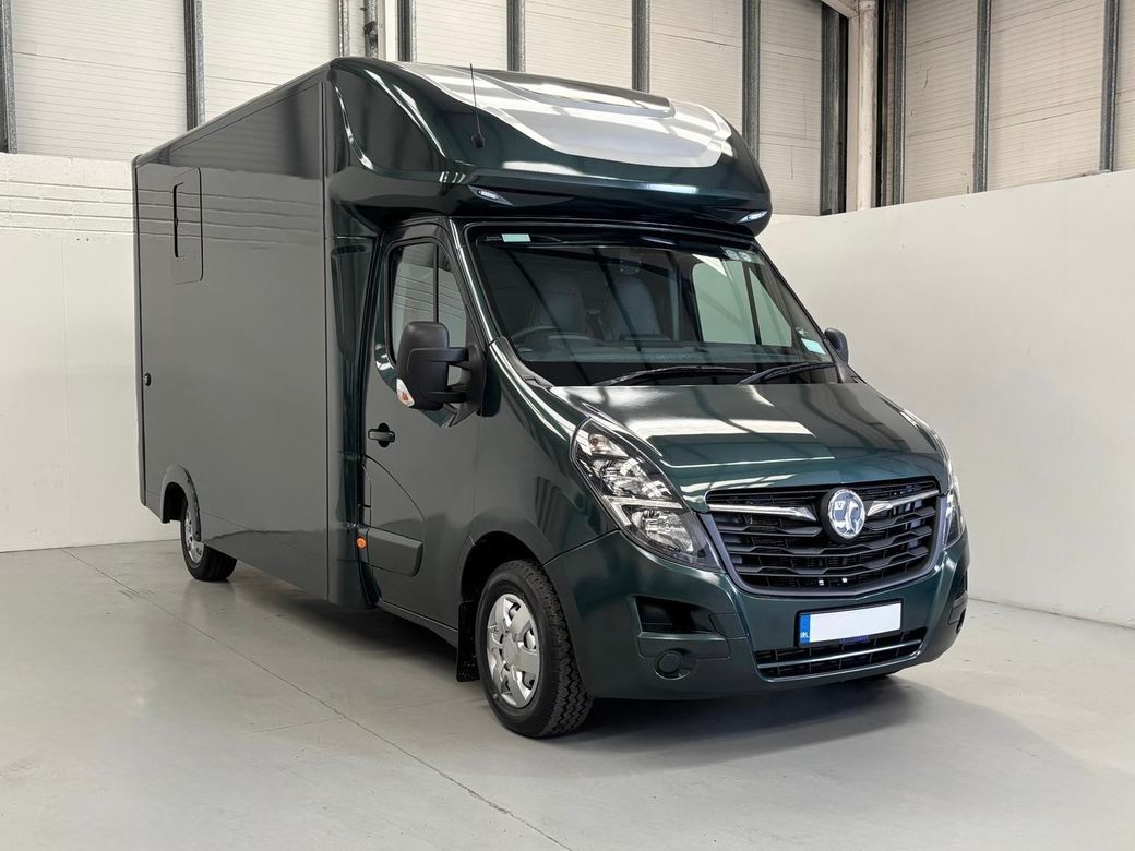 Image for 2021 Vauxhall Movano Horsebox 