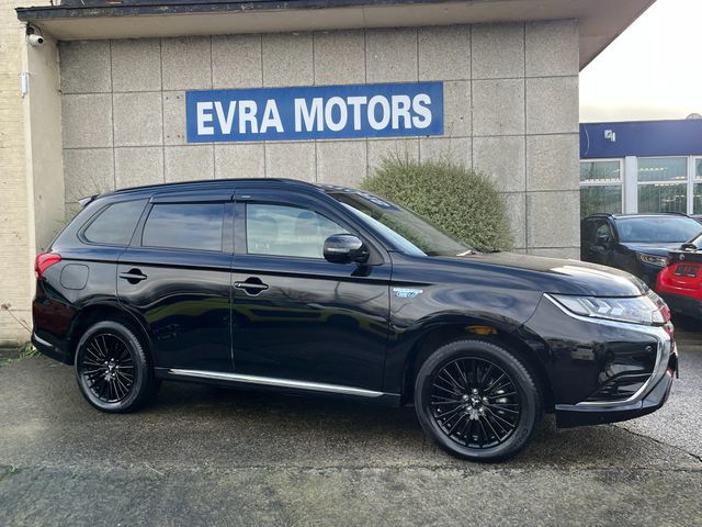 Image for 2021 Mitsubishi Outlander 4WD BLACK EDITION PLUG IN HYBRID 2.4 PETROL //HALF LEATHER HEATED SEATS AND STEERING WHEEL//REVERSE CAMERA//KEYLESS ENTRY//ADAPTIVE CRUISE CONTROL//