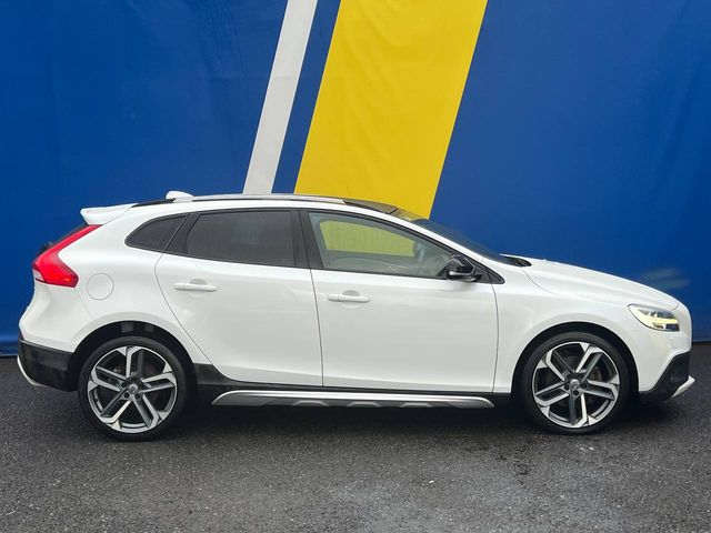 Image for 2018 Volvo V40 D4 CROSSCOUNTRY 2.0D // PAN ROOF // DIGITAL CLUSTER // ADAPTIVE CRUISE CONTROL