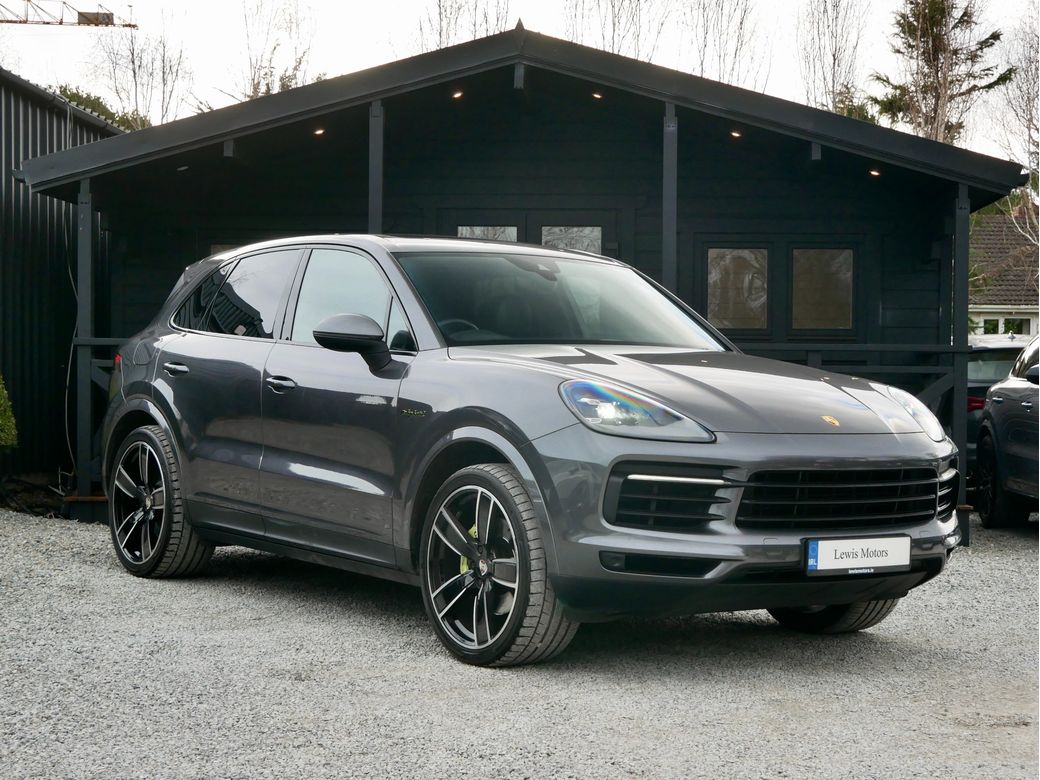 Image for 2020 Porsche Cayenne 3.0 V6 E-hybrid, 462BHP, BOSE, TILT AND SLIDE SUNROOF, LED LIGHTS, APPLE CAR PLAY, SPORT CLASSIC ALLOYS, SPORT CHRONO