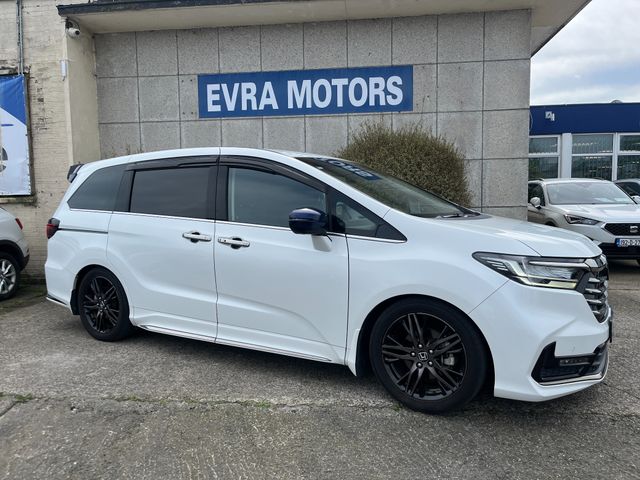 Image for 2021 Honda Odyssey ABSOLUTE 7 SEATER AUTOMATIC HYBRID 2.0 PETROL //FACELIFT MODEL//HALF LEATHER HEATED ELECTRIC SEATS//REVERSE CAMERA//POWER SLIDING REAR DOORS//KEYLESS ENTRY//