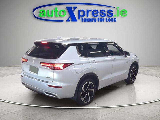 Image for 2023 Mitsubishi Outlander PHEV 4WD, Low mileage, Reversing camera