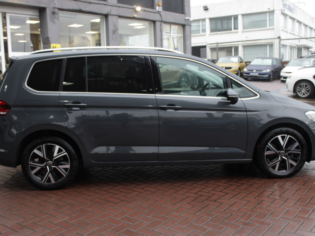 Image for 2021 Volkswagen Touran 2.0TDI HIGHLINE PLUS AUTO PANROOF // UPGRADED ALLOYS // STUNNING CAR // BUY WITH CONFIDENCE AA AND SIMI APPROVED DEALER 2026 // FINANCE ARRANGED // ALL TRADE INS WELCOME // WELL WORTH VIEWING // 