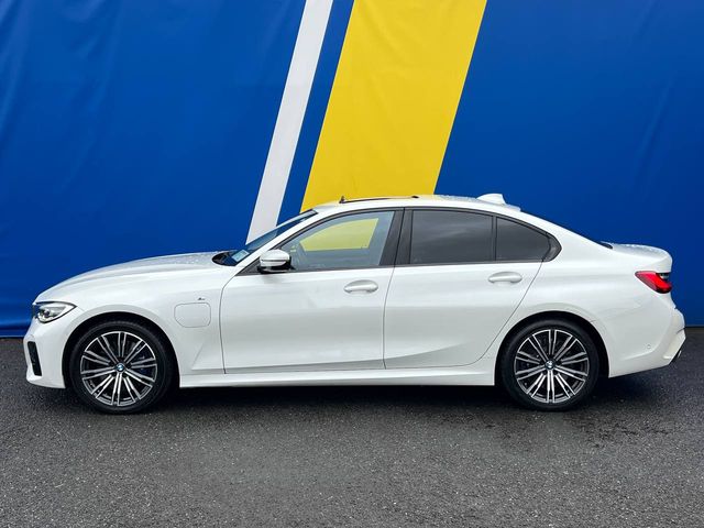 Image for 2020 BMW 3 Series 330e M-SPORT 2.0 HYBRID // LOW MILEAGE // OPENING PAN ROOF // DIGITAL CLUSTER