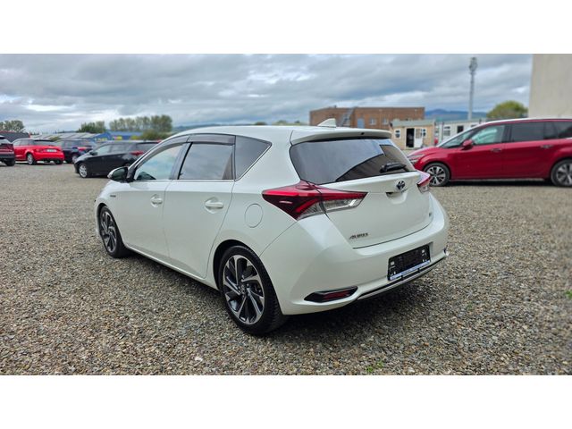 Image for 2016 Toyota Auris Hybrid 