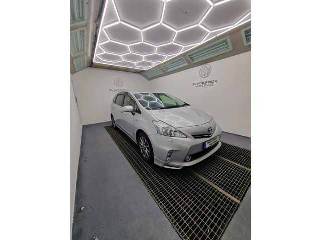 Image for 2016 Toyota Prius Alpha 
