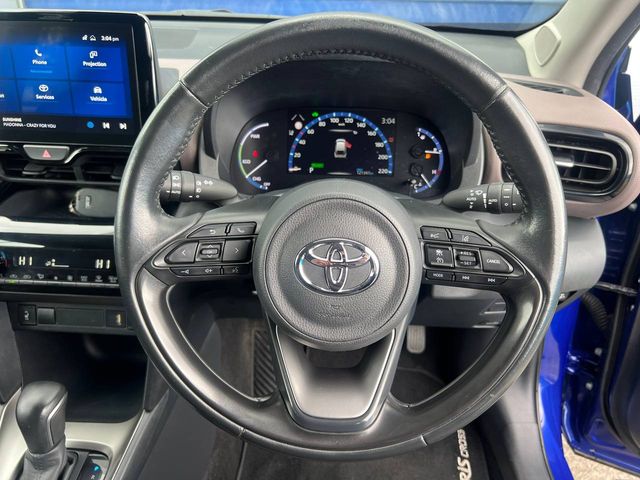 Image for 2022 Toyota Yaris Cross CROSS SOL 1.5 HYBRID ** BIG SPEC ** // HALF LEATHER HEATED SEATS // APPLE CARPLAY/ANDROID AUTO // 18" DIAMOND CUT ALLOYS
