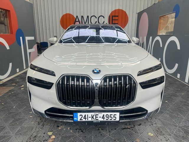 Image for 2024 BMW i7 2024 BMW I7 EDRIVE50 EXCELLENCE 10K KM AUTOMATICO CRUISE CONTROL / 360 CAMERA / ELECTRIC MEMORY MASSAGING & HEATED FRONT & REAR SEATS / AMBIENT LIGHTS / AUTOMATIC DOORS / PANORAMIC SUNROOF / APPLE CA