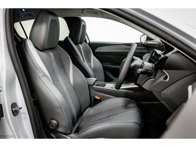 Image for 2025 Peugeot 308 E-Allure 54kWh Auto 155HP includes Protection Pack