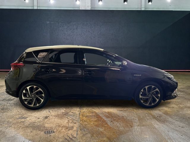 Image for 2016 Toyota Auris 1.8 HYBRID BRICK LANE G PACKAGE - CREAM/BLACK LEATHER - FACTORY ALLOYS - CRUISE CONTROL - HEATED SEATS - REAR CAMERA