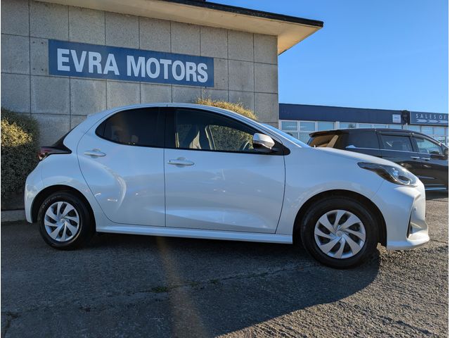 Image for 2022 Toyota Yaris G HYBRID AUTOMATIC 1.5 PETROL //ADAPTIVE CRUISE CONTROL//KEYLESS ENTRY//REVERSE CAMERA//