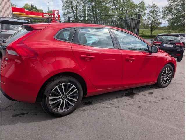 Image for 2017 Volvo V40 D2 (120hp) Momentum Edition