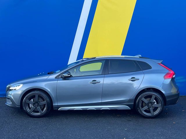 Image for 2018 Volvo V40 D4 CROSS COUNTRY 2.0 D // PANORAMIC SUNROOF // 18" SCHMIDT SS ALLOYS // HARMAN/KARDON