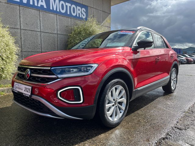 Image for 2025 Volkswagen T-Roc STYLE AUTOMATIC 1.5 PETROL //VERY LOW MILES//HALF LEATHER SEATS//REVERSE CAMERA//KEYLESS ENTRY//ADAPTIVE CRUISE CONTROL//