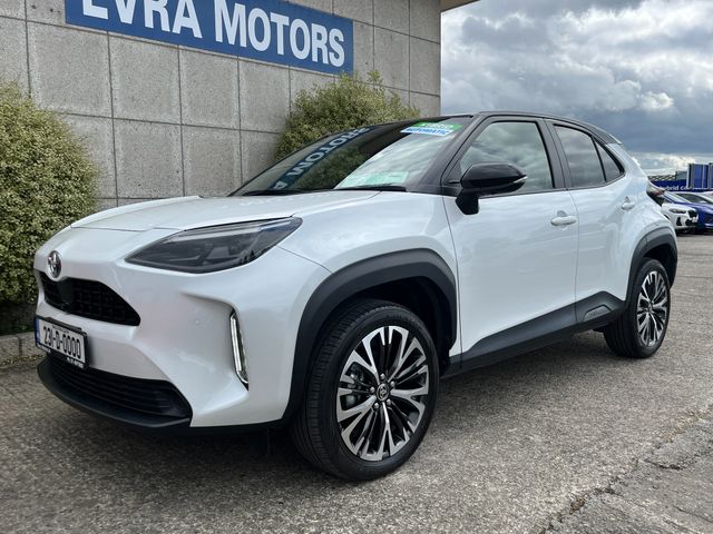 Image for 2023 Toyota Yaris Cross Z HYBRID AUTOMATIC 1.5 PETROL //LOW MILES//HIGH SPEC//HALF LEATHER HEATED SEATS//360 PARKING CAMERAS//HEATED STEERING WHEEL//KEYLESS ENTRY//