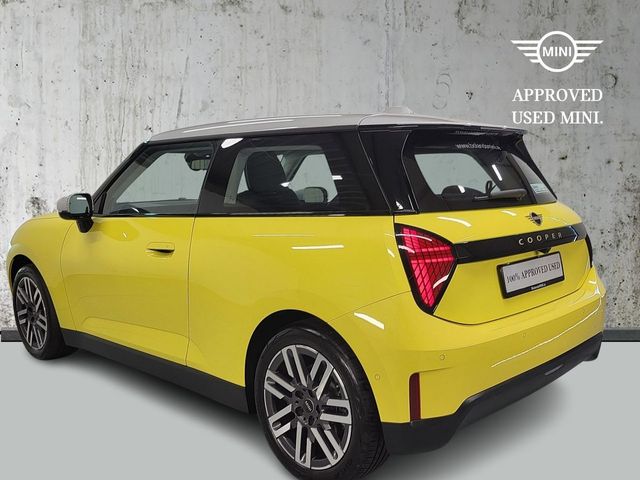Image for 2024 Mini Cooper Cooper E Classic