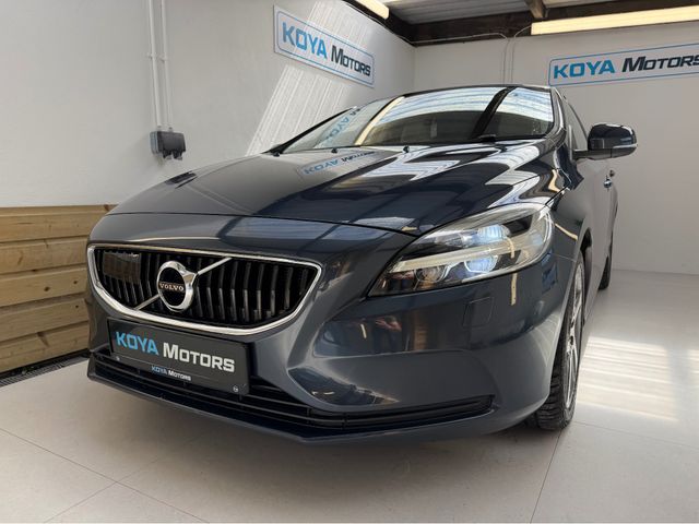 Image for 2019 Volvo V40 2.0 D4 SE LUXURY PLUS DIESEL AUTOMATIC // MASSIVE SPEC // HALF HEATED LEATHER // REVERSING CAMERA // CRUISE CONTROL // LANE ASSIST // COLLISION WARNING SYSTEM // UPGRADED SPORT ALLOYS