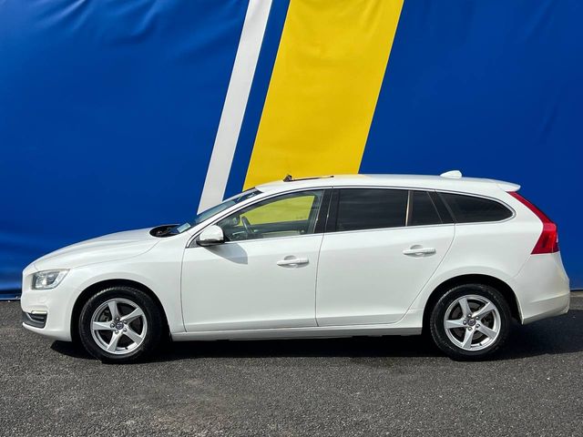 Image for 2018 Volvo V60 D4 CLASSIC 2.0 D AUTO // OPENING SUNROOF // LEATHER POWERED HEATED SEATS // DIGITAL CLUSTER 