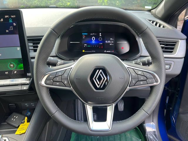 Image for 2026 Renault Captur 1.3 TCE HYBRID AUTO ** DELIVERY MILEAGE ** // ADAPTIVE CRUISE CONTROL // DIGITAL CLUSTER // APPLE CARPLAY/ANDROID AUTO 