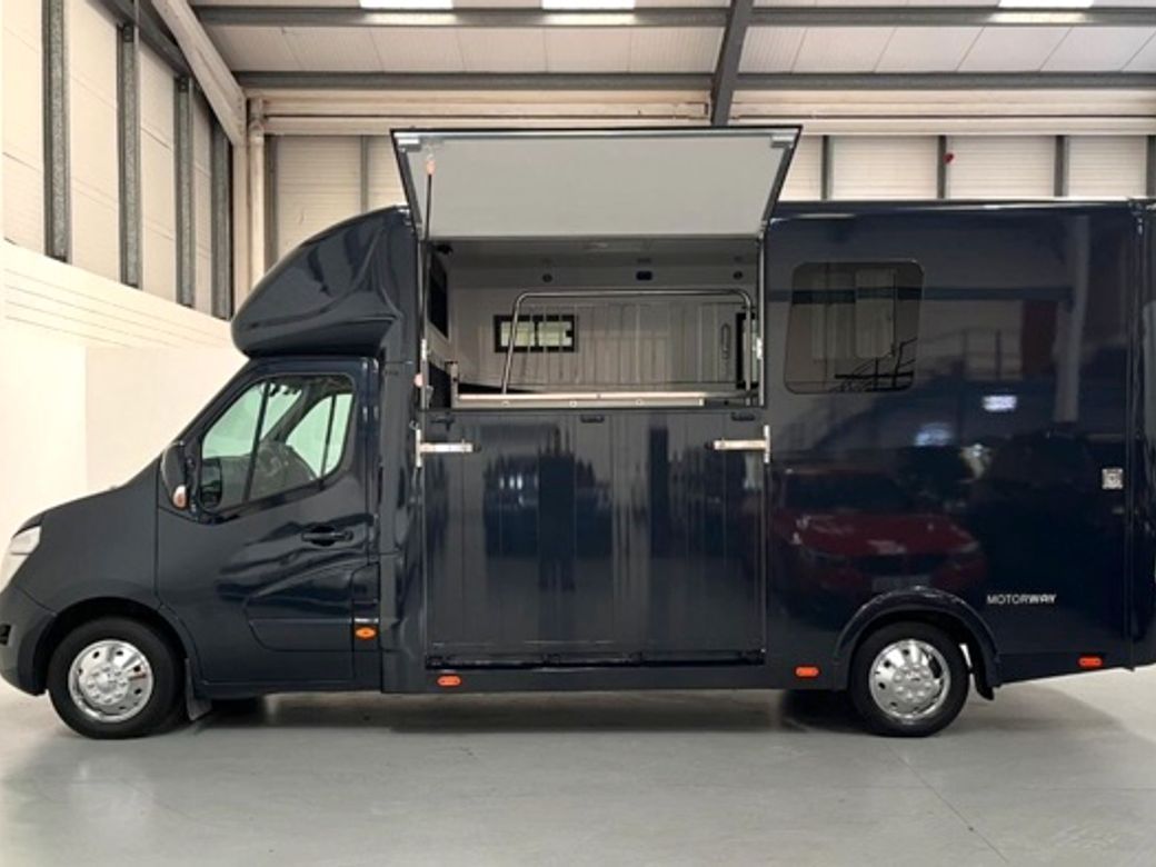 Image for 2019 Nissan NV400 Stallion Box