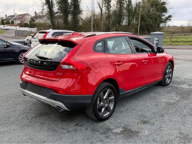 Image for 2016 Volvo V40 Cross Country 2.0 D4 CROSS COUNTRY BLACK SERIES DIESEL 190 BHP AUTOMATIC // FULL LEATHER ELECTRIC SEATS // REVERSING CAMERA // CRUISE CONTROL // LANE ASSIST // FULL HARMAN KARDON SURROUND SOUND SYSTEM // TOP SPEC