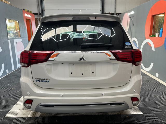 Image for 2019 Mitsubishi Outlander €21950 2019 MITSUBISHI OUTLANDER 2.4 AUTOMATIC / CRUISE CONTROL / REVERSE CAMERA / ELECTRIC MEMORY & HEATED SEATS / PADDLE SHIFTERS / HEATED STEERING WHEEL AND MORE