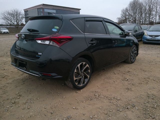 Image for 2016 Toyota Auris Hybrid 