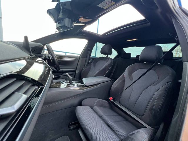 Image for 2018 BMW 5 Series 523d M-SPORT 2.0 AUTO // M-PERFORMANCE PACK // OPENING POWERED SUNROOF // HEADS-UP DISPLAY // SUEDE POWERED M-SPORT SEATS 