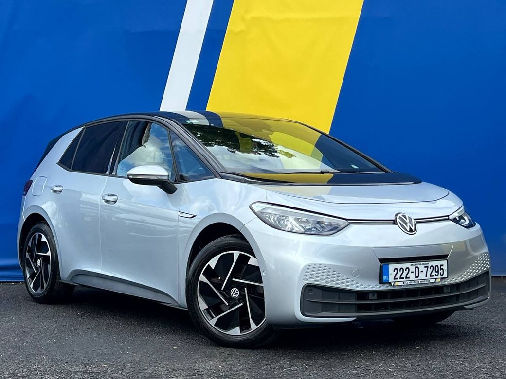 Image for 2022 Volkswagen ID.3 PRO LIFE 58KWH // HEATED SEATS // 18" PRO ALLOYS // DIGITAL CLUSTER