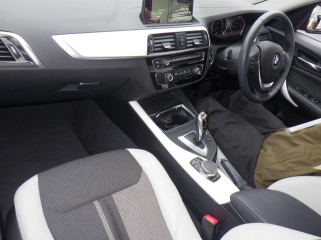 Image for 2018 BMW 1 Series 118I STYLE - BLACK/WHITE HALF LEATHER - FACTORY ALLOYS