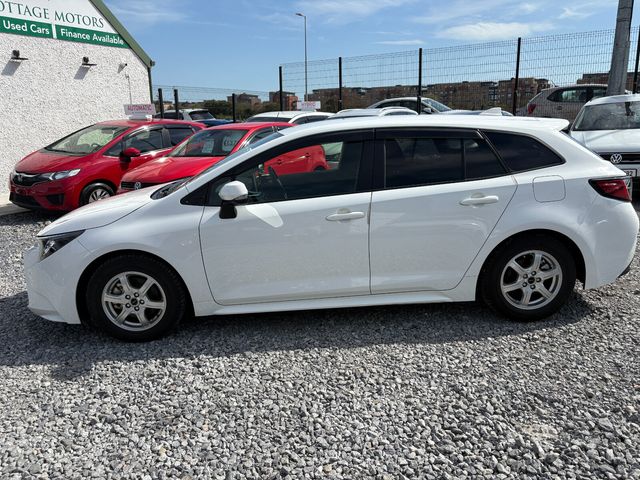 Image for 2023 Toyota Corolla 1.8 Hybrid Luna Saloon