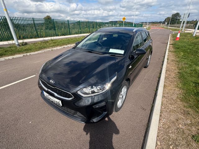 Image for 2019 Kia Ceed 1 6CRDI 2 ISG 5DR, Touch Screen Infotainment System, Bluetooth, Sat Nav, Alloy Wheels, Multi-Function Steering Wheel